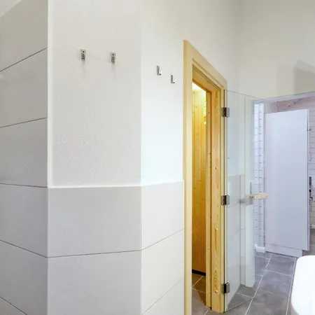 Feriehus Gorgeous Home In Krems Iiwarderbrueck With Sauna Gols